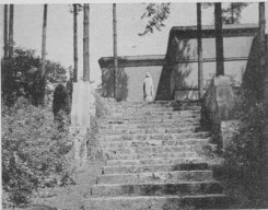 Ceylonhaus mit Buddhastatue und Meditationstreppe (1937) / Ceylon-house with the Buddha and meditation stair (1937) - (aus: &quot;Die Brockensammlung&quot; Winter 1937/38)
(from: &quot;Die Brockensammlung&quot; Winter 1937/38)