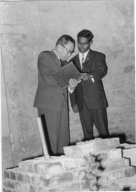 Die Grundsteinlegung für die Bibliothek (1963) / The foundation stone for the library (1963) - Der damalige Botschafter von Japan, Fujio Uchida, und Herr K. SonnadaraFormer Ambassador of Japan, Fuji Uchida, and Mr. K. Sonnada