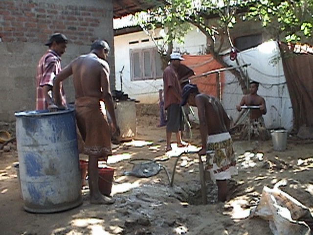 Sri Lankan trainees drilling a well in Kudawella, Sri Lanka, under the instruction of our team